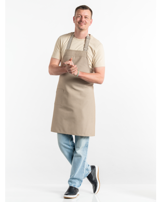 Sandfarvet forklæde med lomme og justerbar nakkerem – perfekt til café og restaurantpersonale