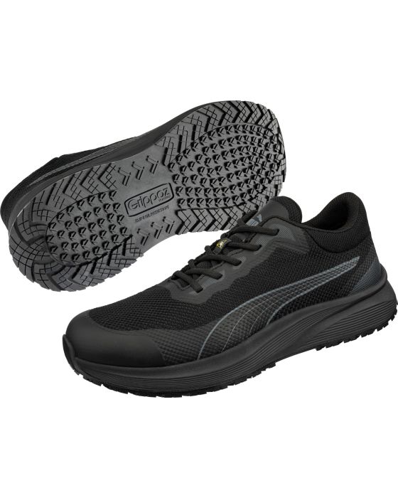 Kombination af skridsikker GRIPPAZ® ydersål og støttende evercushion® BA fodseng i Puma Spark ST BLK Low.