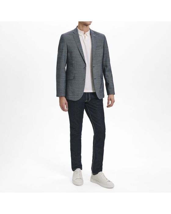 Smart modern fit blazer i navy blå til mænd, perfekt stylet med jeans og sneakers