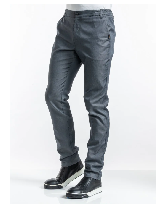 Grå kokkebukser i slim fit med elastisk talje og klassisk lukning, set forfra i stående position.